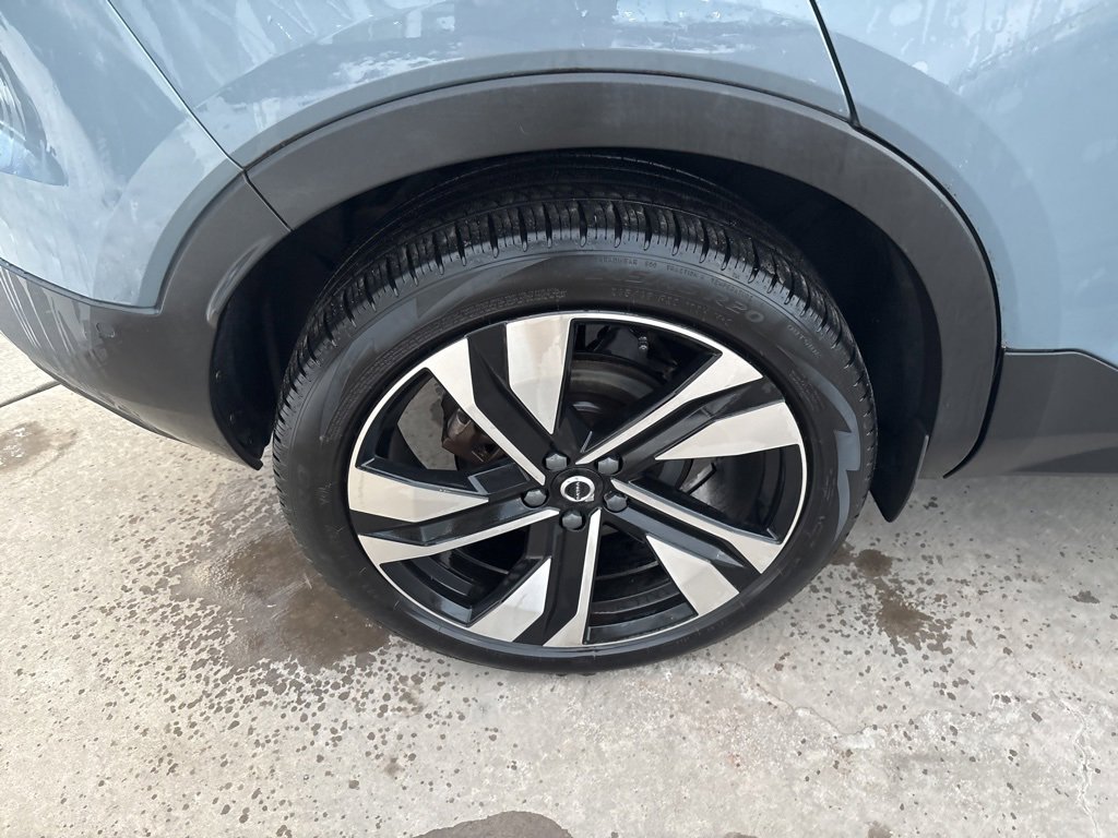 Certified 2023 Volvo XC40 B5 Plus w/ Protection Package Premier image 13