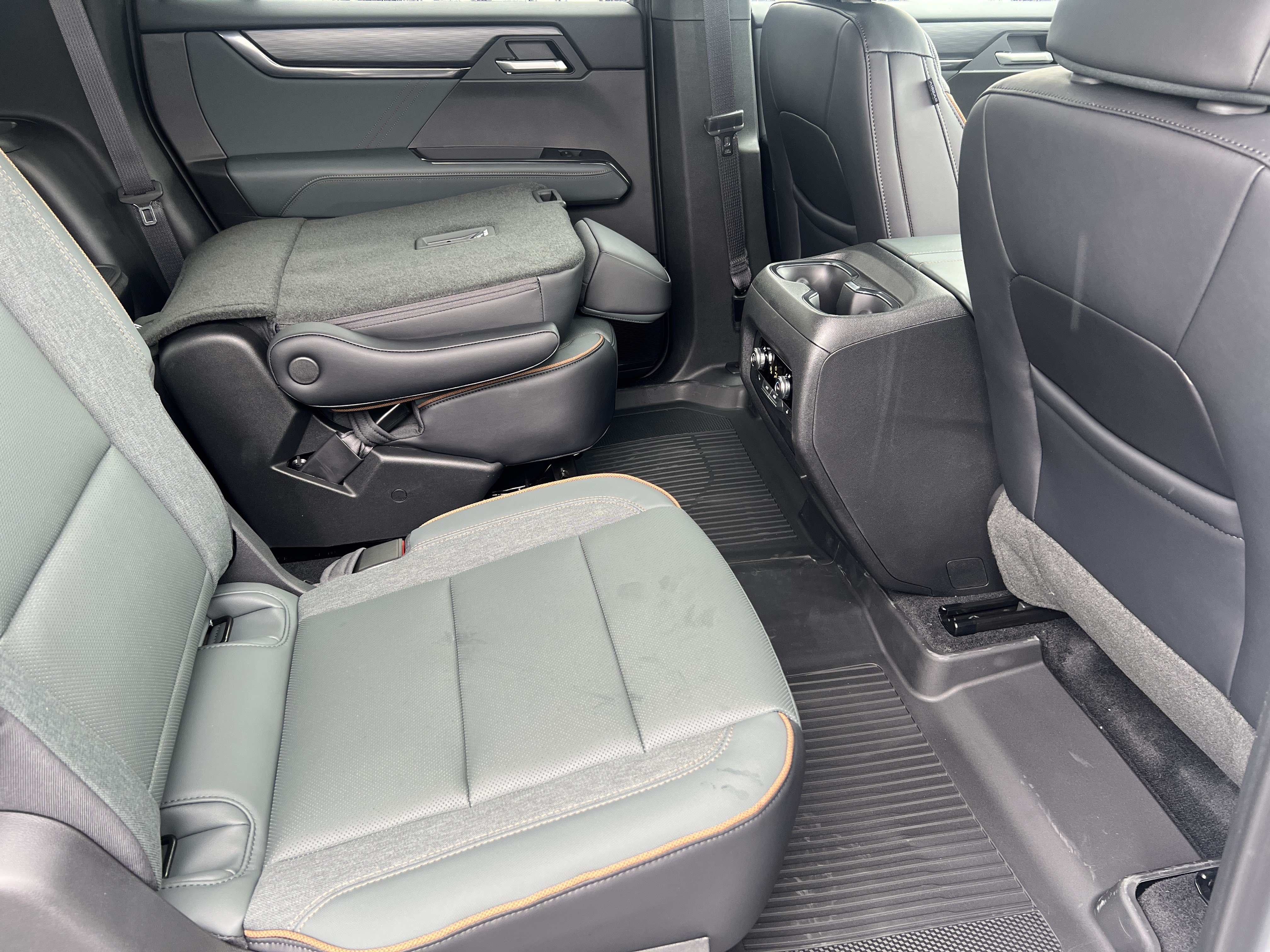 New 2026 GMC Acadia AT4 w/ Super Cruise Package AWD/4WD image 25