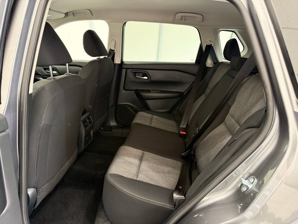 Used 2025 Nissan Rogue SV image 17