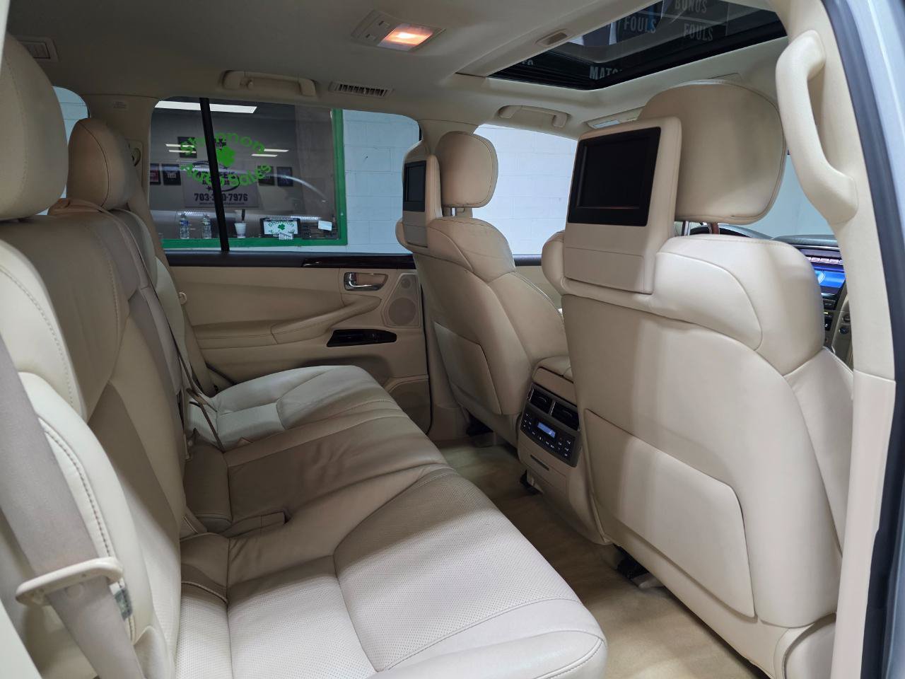 Used 2013 Lexus LX 570 4WD w/ Luxury Pkg w/Pre-crash image 25