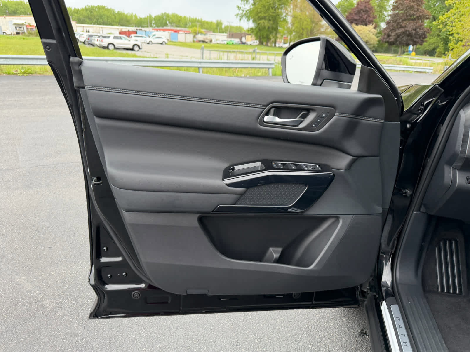 New 2026 Nissan Pathfinder Platinum AWD/4WD image 21