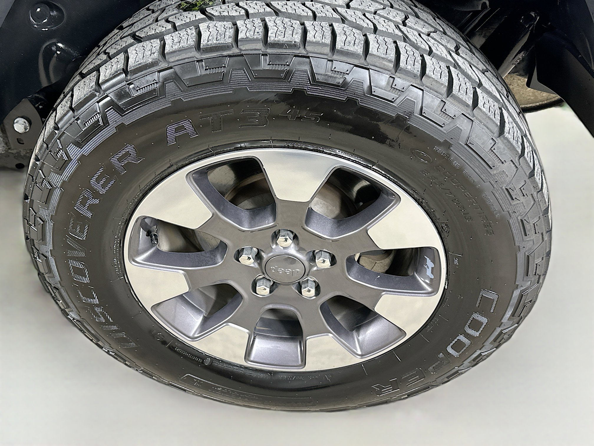 Used 2018 Jeep Wrangler Unlimited Sahara w/ Cold Weather Group AWD/4WD image 35
