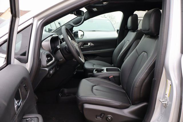 New 2026 Chrysler Pacifica Select FWD image 10
