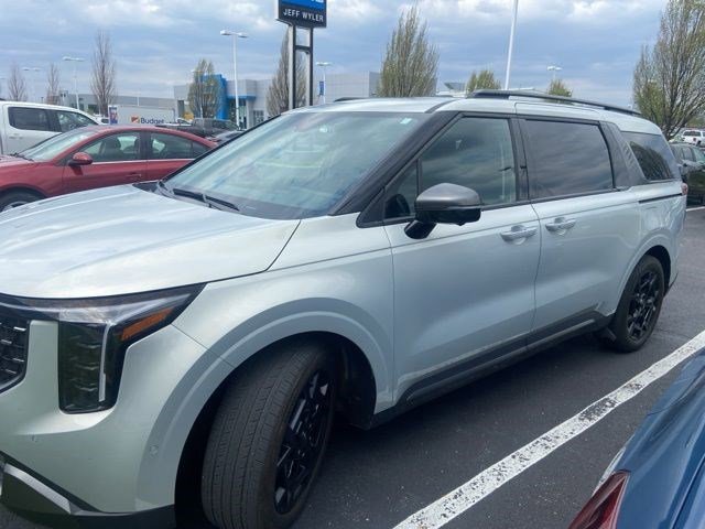 Used 2025 Kia Carnival SX Prestige image 2