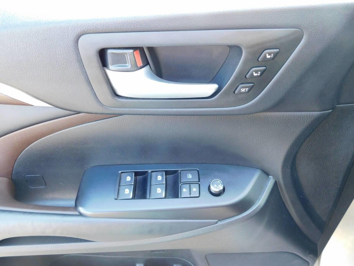 Used 2014 Toyota Highlander Limited image 21