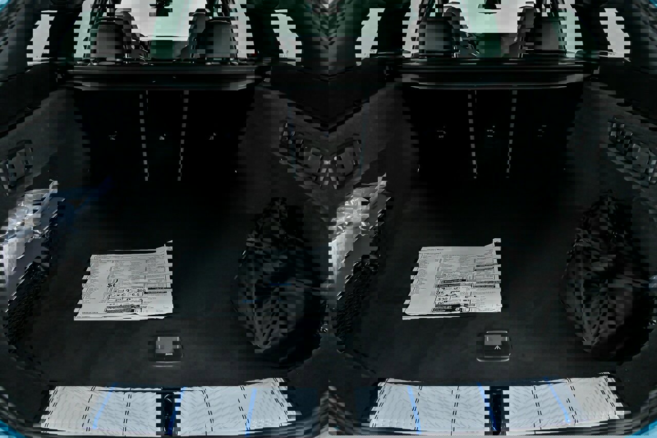 Used 2026 BMW M5 Touring w/ Executive Package image 16