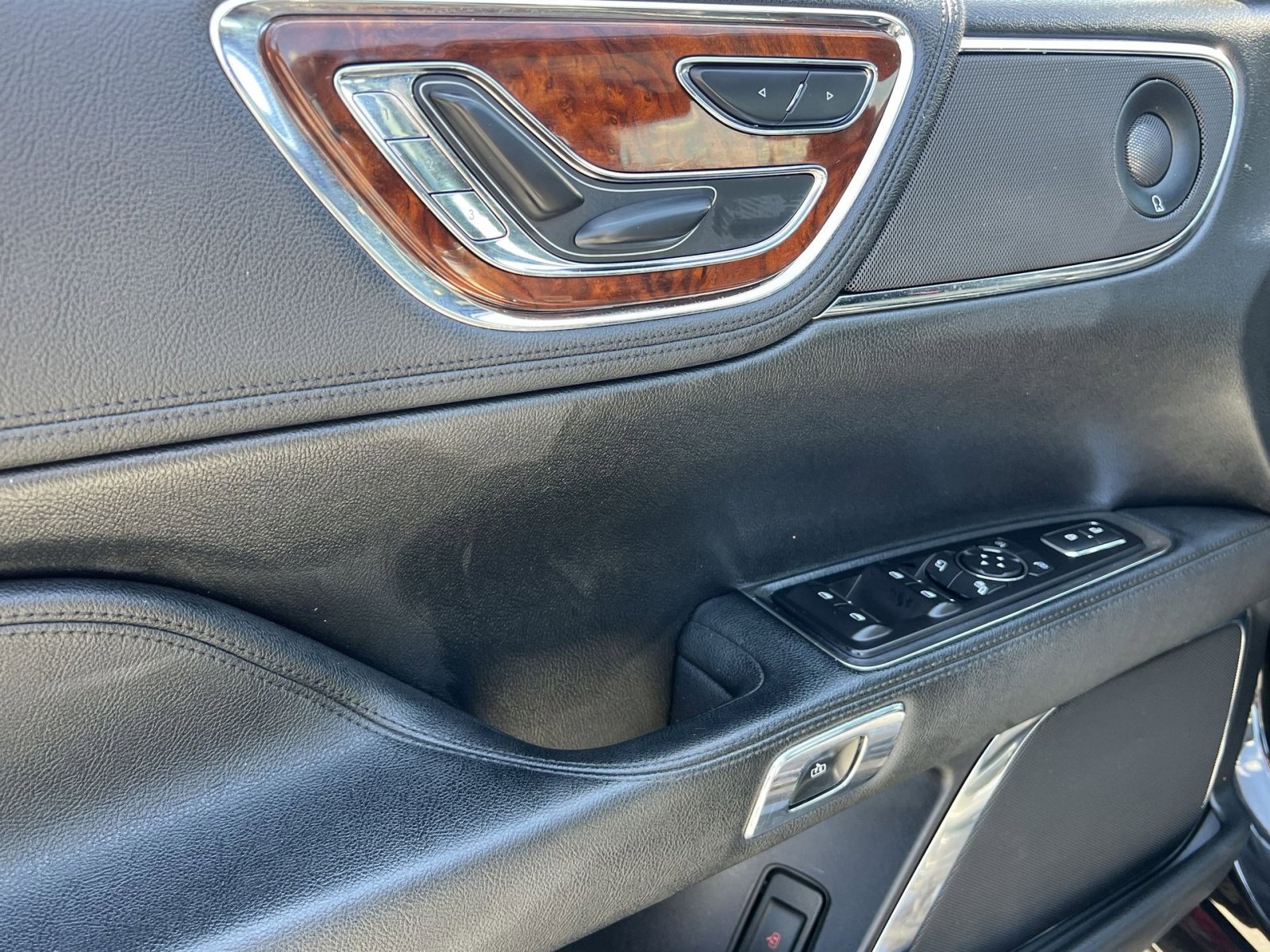Used 2020 Lincoln Continental AWD w/ Premium Package image 22