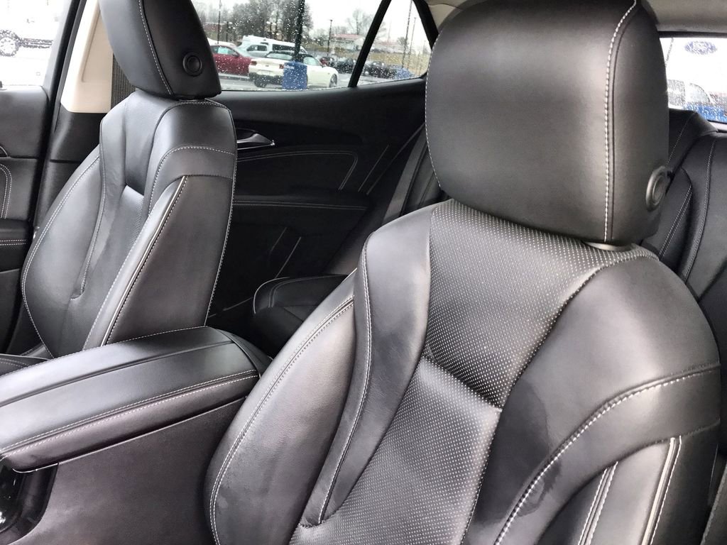 Used 2023 Buick Envision Essence image 11