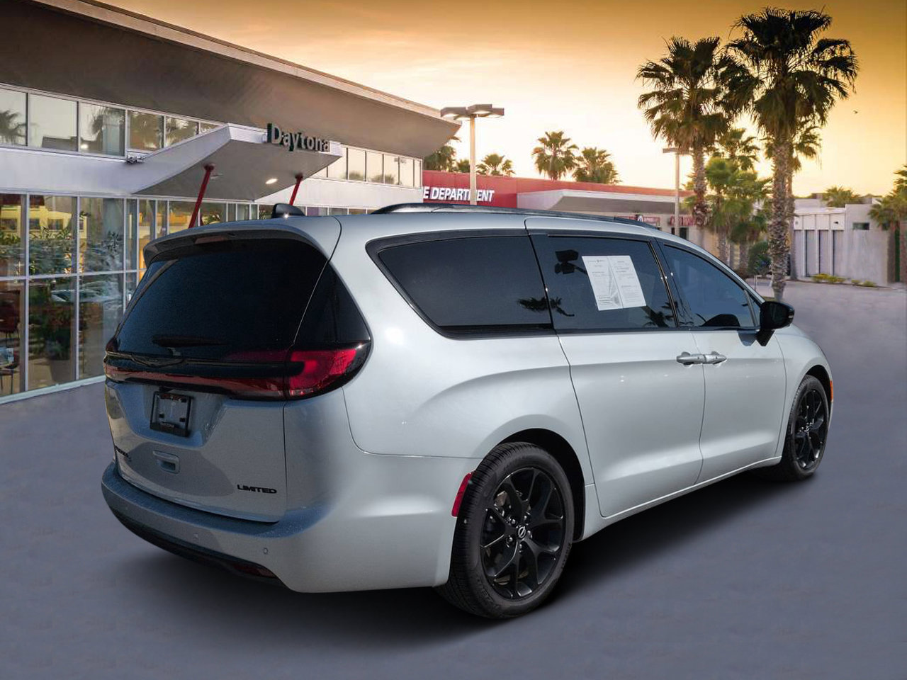 Used 2026 Chrysler Pacifica Limited w/ S Appearance Package FWD image 3