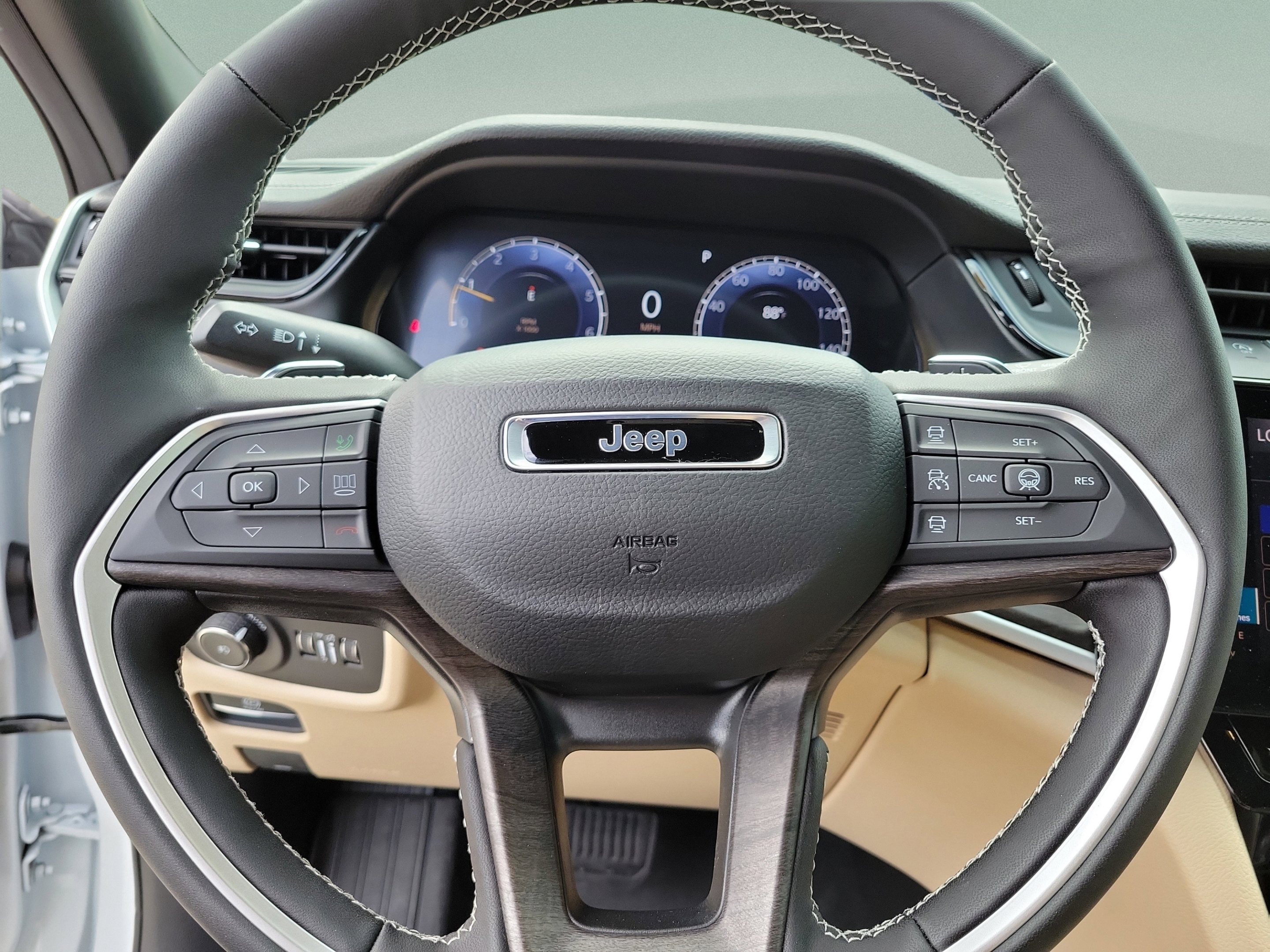 Certified 2026 Jeep Grand Cherokee L Limited w/ Luxury Tech Group II AWD/4WD image 16