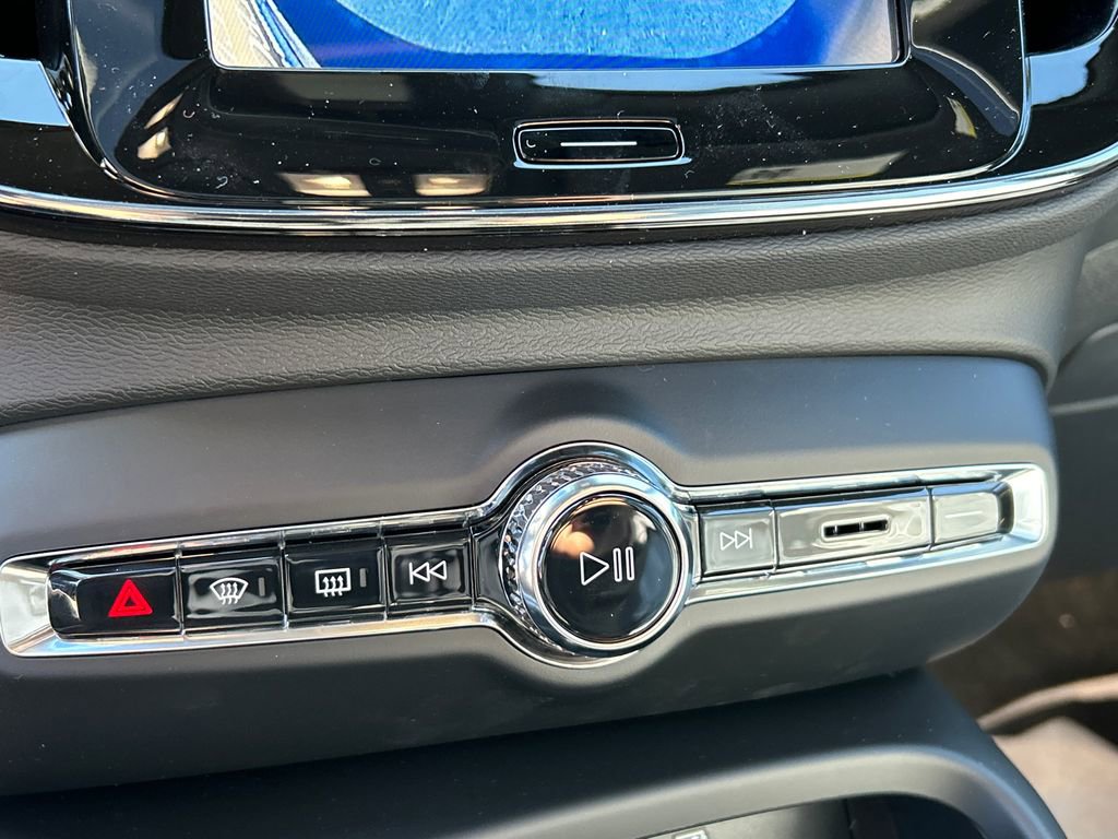 New 2026 Volvo XC40 B5 Ultra w/ Climate Package AWD/4WD image 18