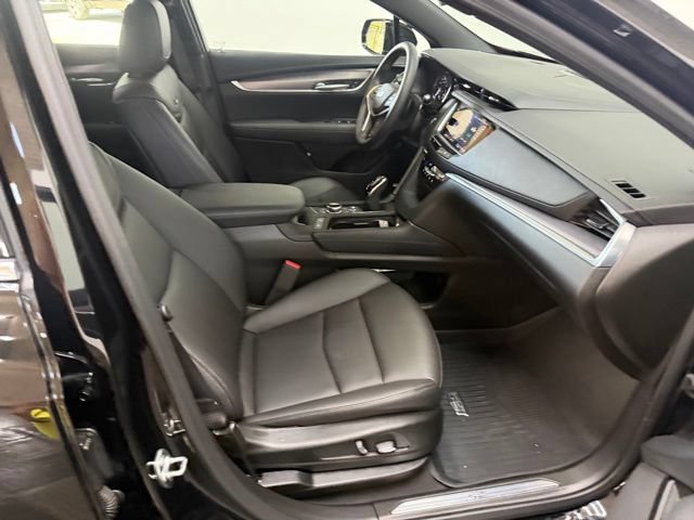 Used 2025 Cadillac XT5 Luxury w/ LPO, Floor Liner Package FWD image 39