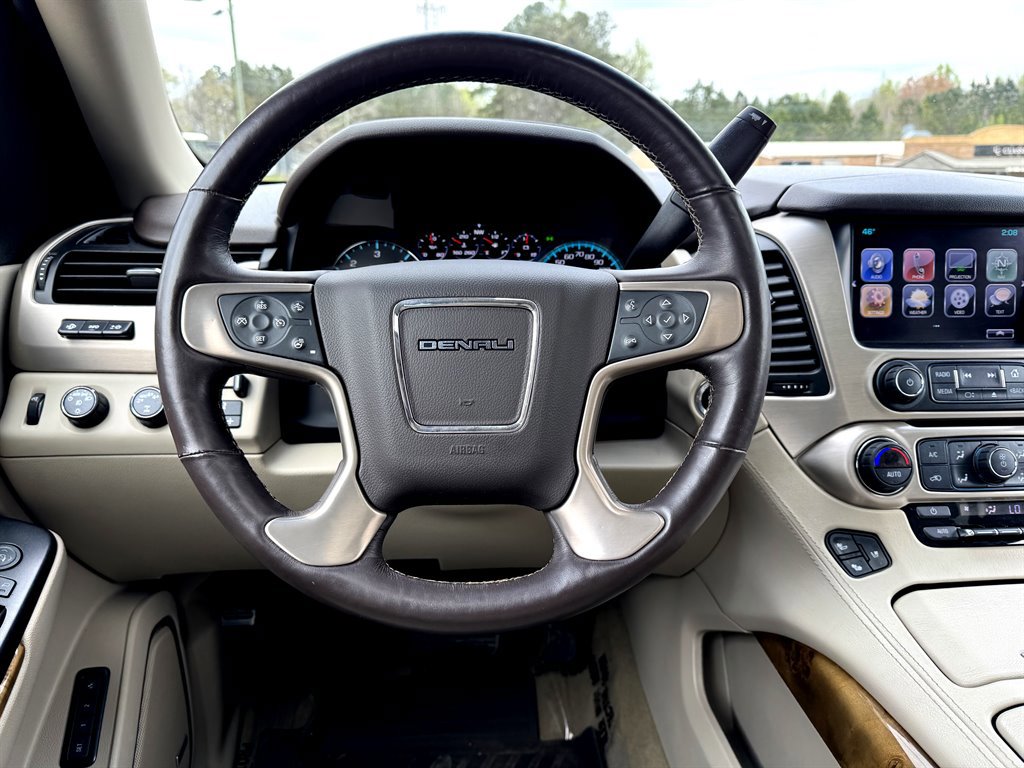Used 2017 GMC Yukon XL Denali w/ Open Road Package AWD/4WD image 15