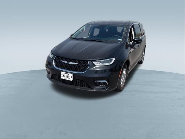 Used 2023 Chrysler Pacifica Touring-L image 3