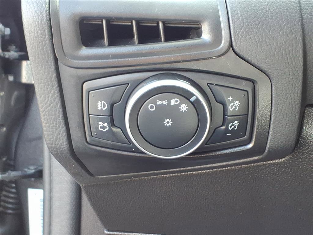 Used 2018 Ford Focus SE w/ SE Appearance Package image 21