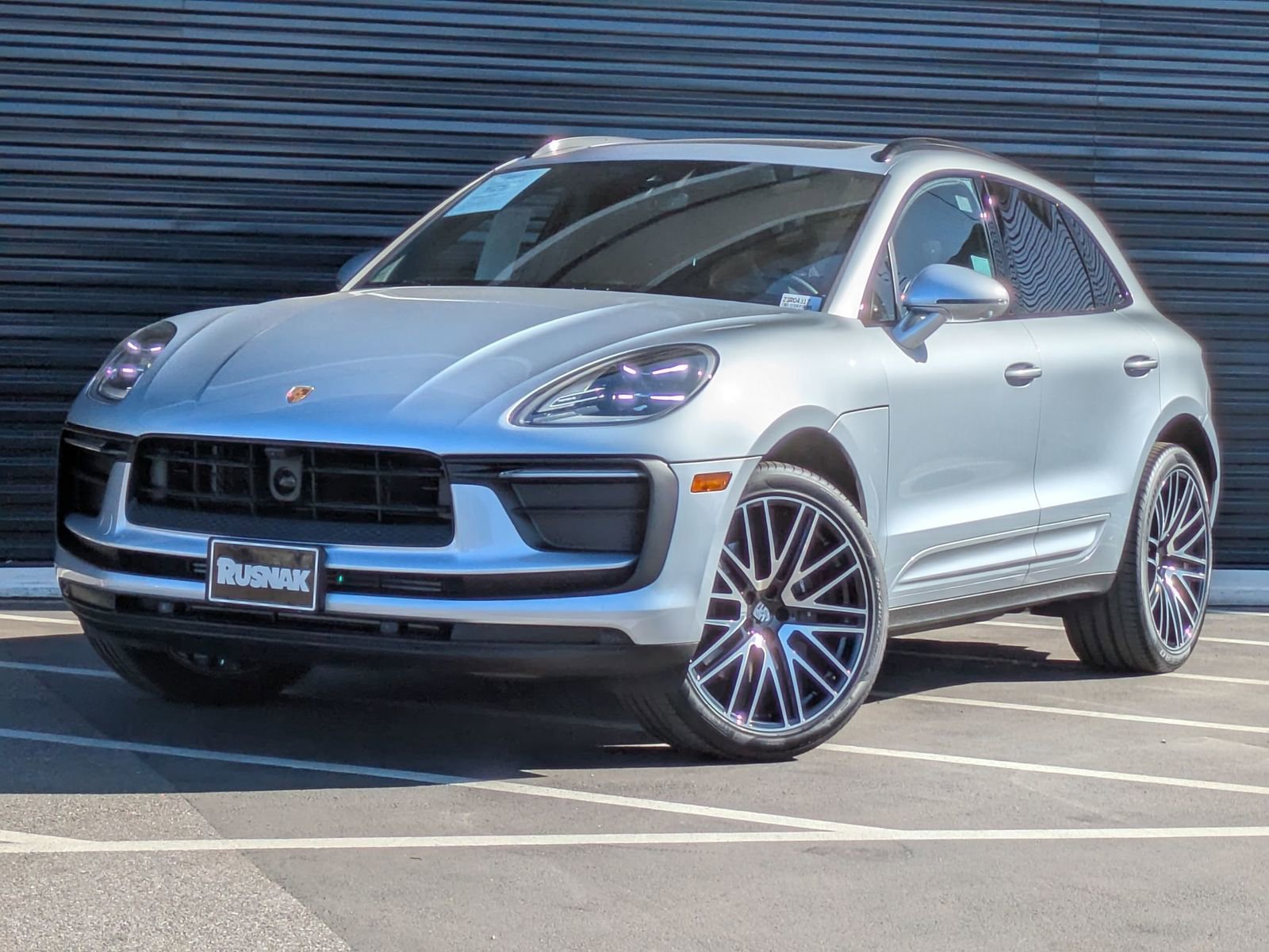 Certified 2026 Porsche Macan image 1