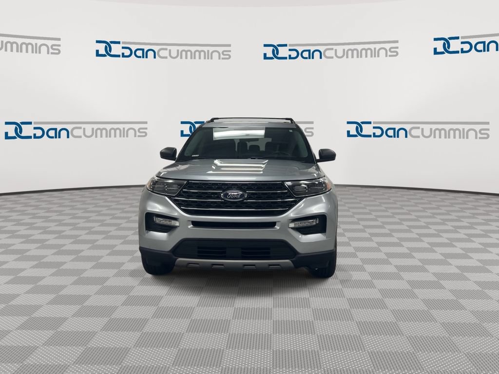 Used 2023 Ford Explorer XLT w/ Equipment Group 202A AWD/4WD image 3
