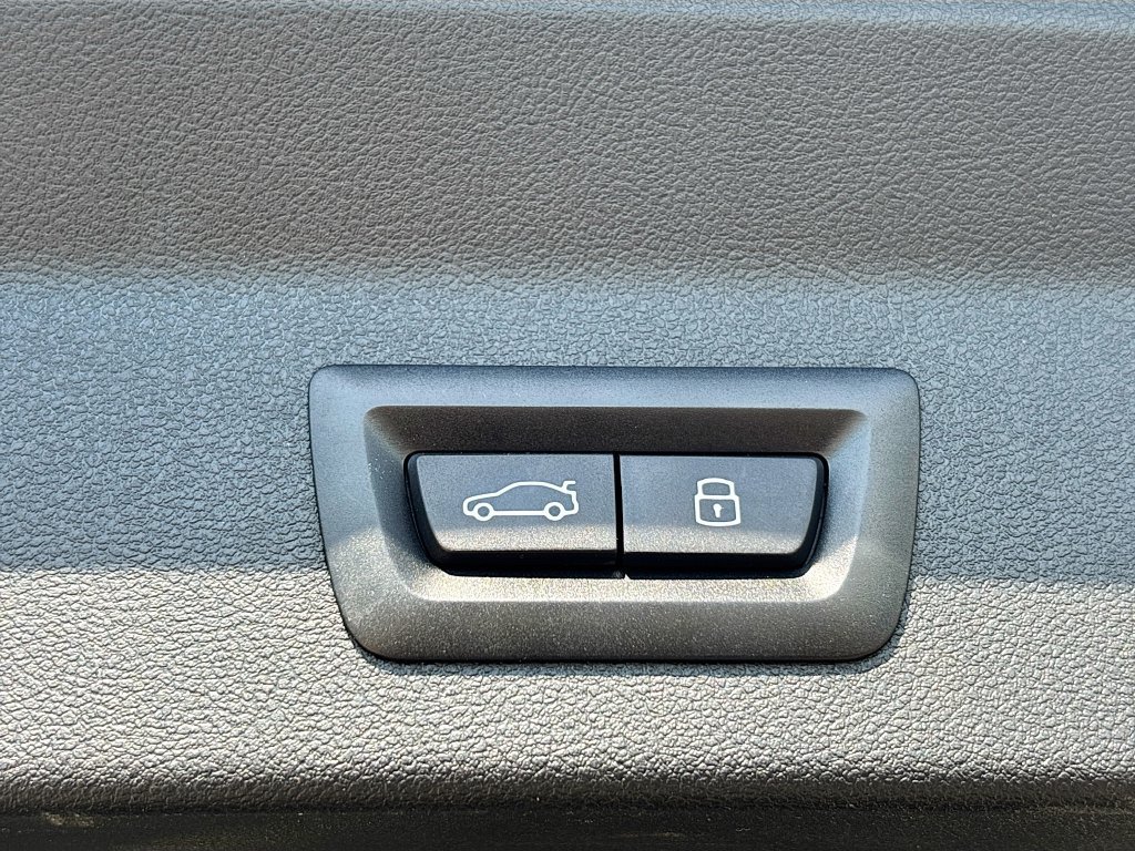 Used 2024 BMW X3 sDrive30i w/ Convenience Package RWD image 16