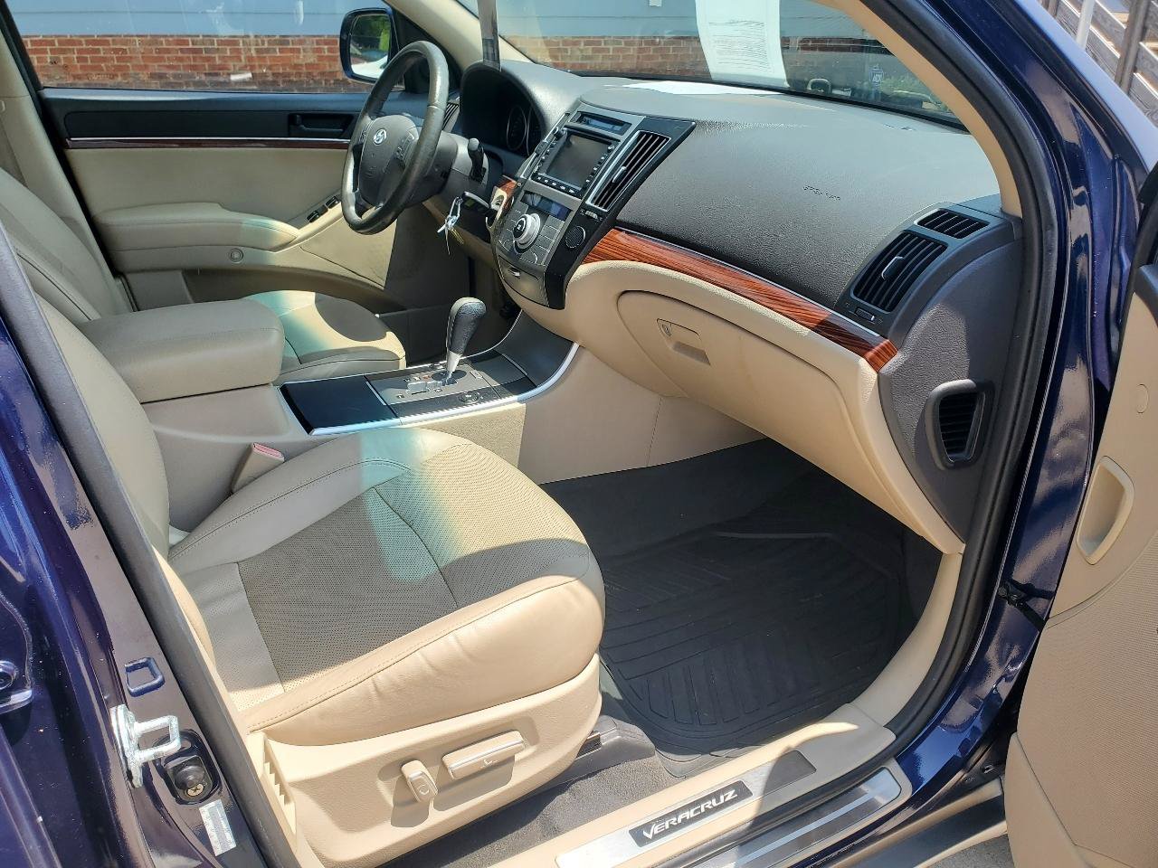 Used 2010 Hyundai Veracruz Limited w/ Navigation Pkg 3 FWD image 5