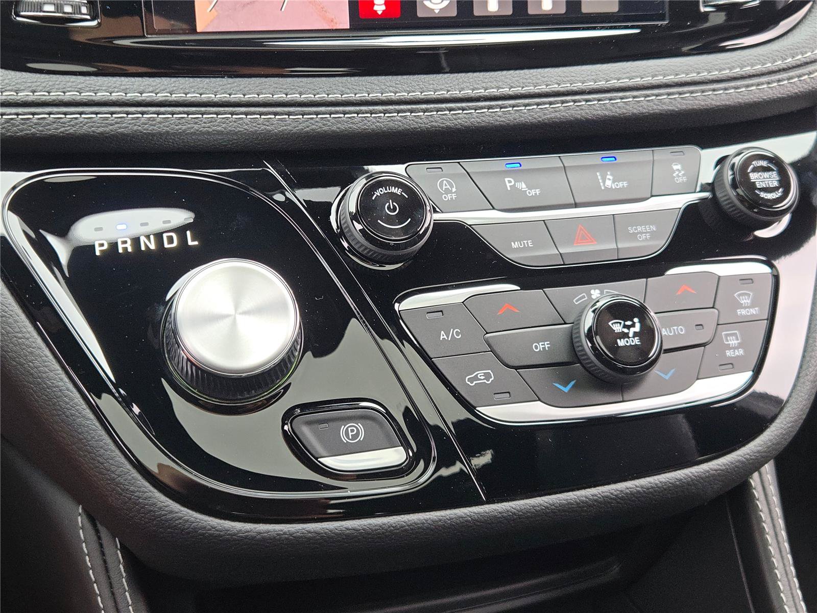 New 2027 Chrysler Pacifica Limited AWD/4WD image 32