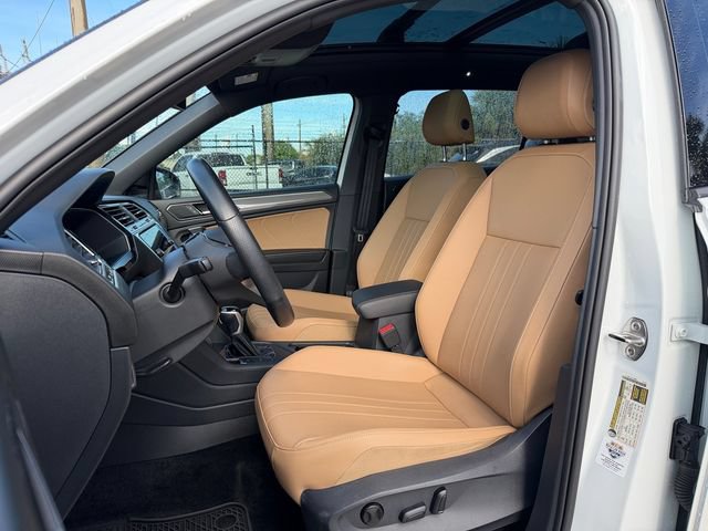 Certified 2023 Volkswagen Tiguan SE R-Line FWD image 9