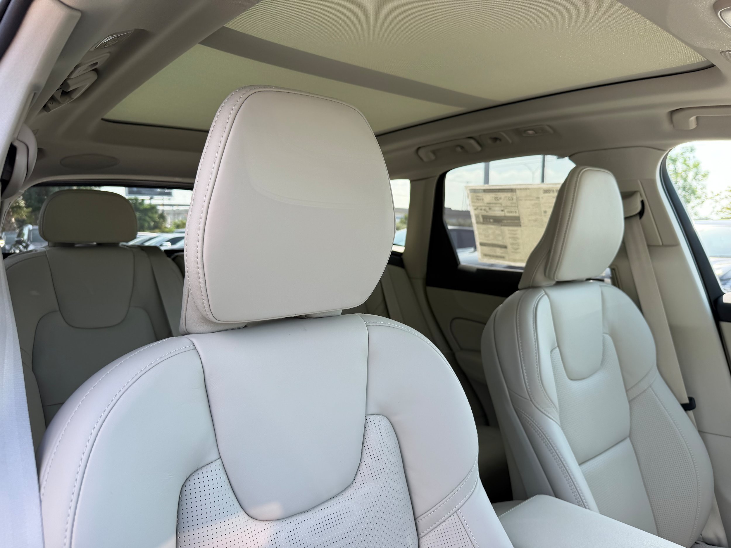 New 2026 Volvo XC60 T8 Ultra w/ Climate Package AWD/4WD image 9