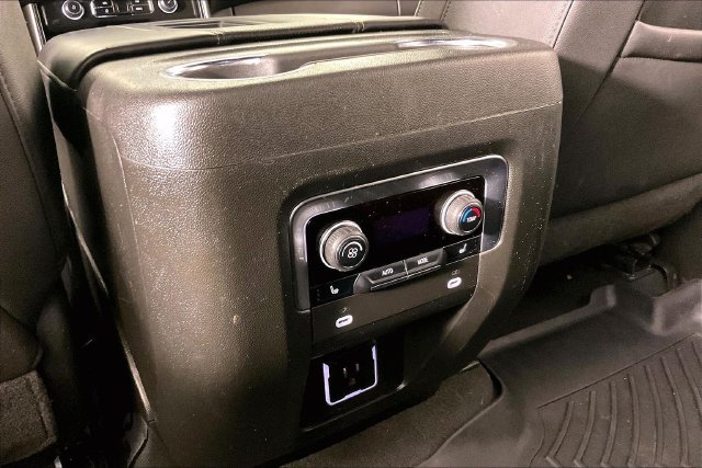 Used 2023 Chevrolet Suburban Premier RWD image 9