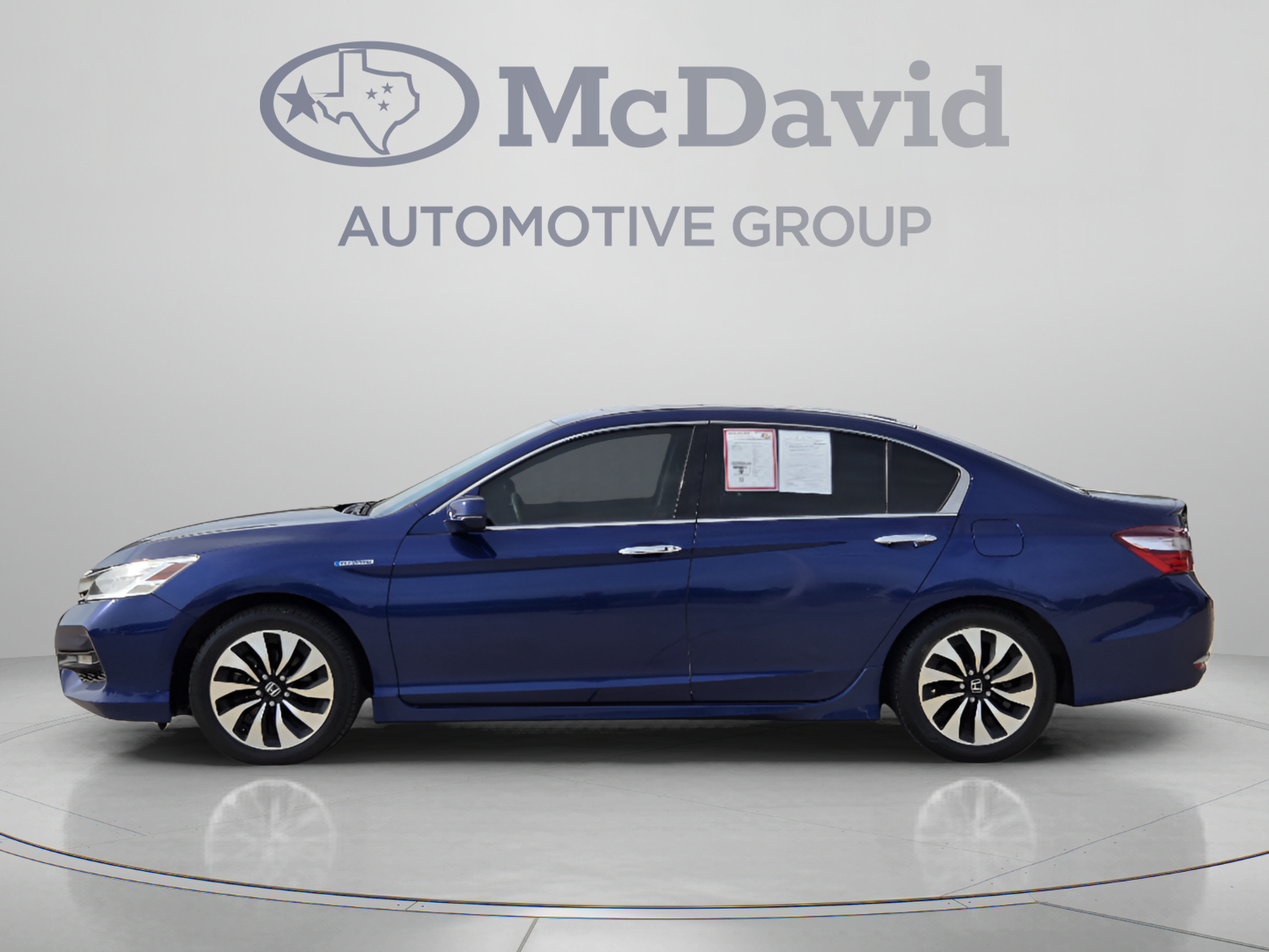 Used 2017 Honda Accord Touring image 2