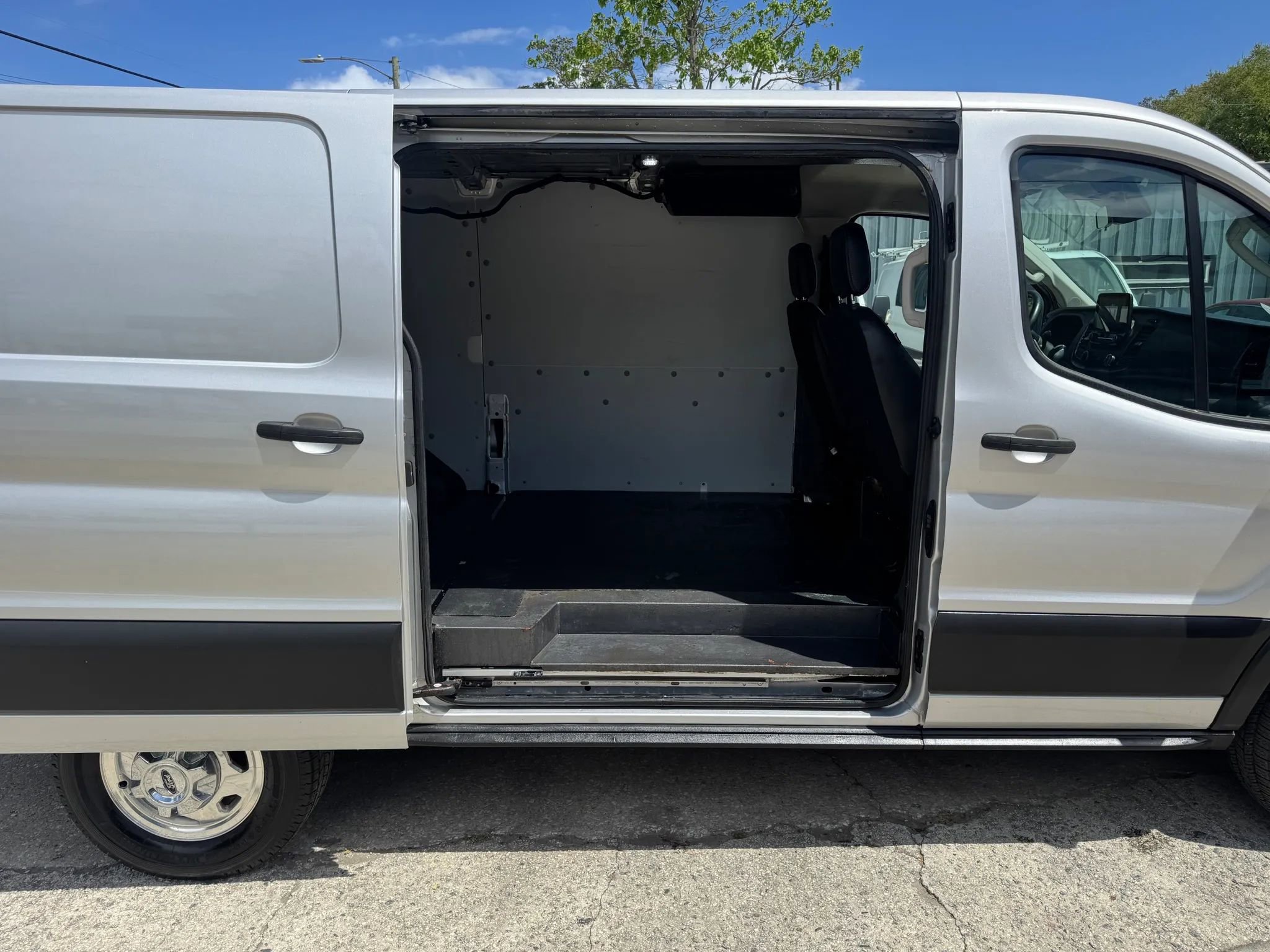 Used 2020 Ford Transit 250 Low Roof AWD image 31
