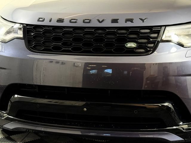 Used 2025 Land Rover Discovery Dynamic SE AWD/4WD image 12