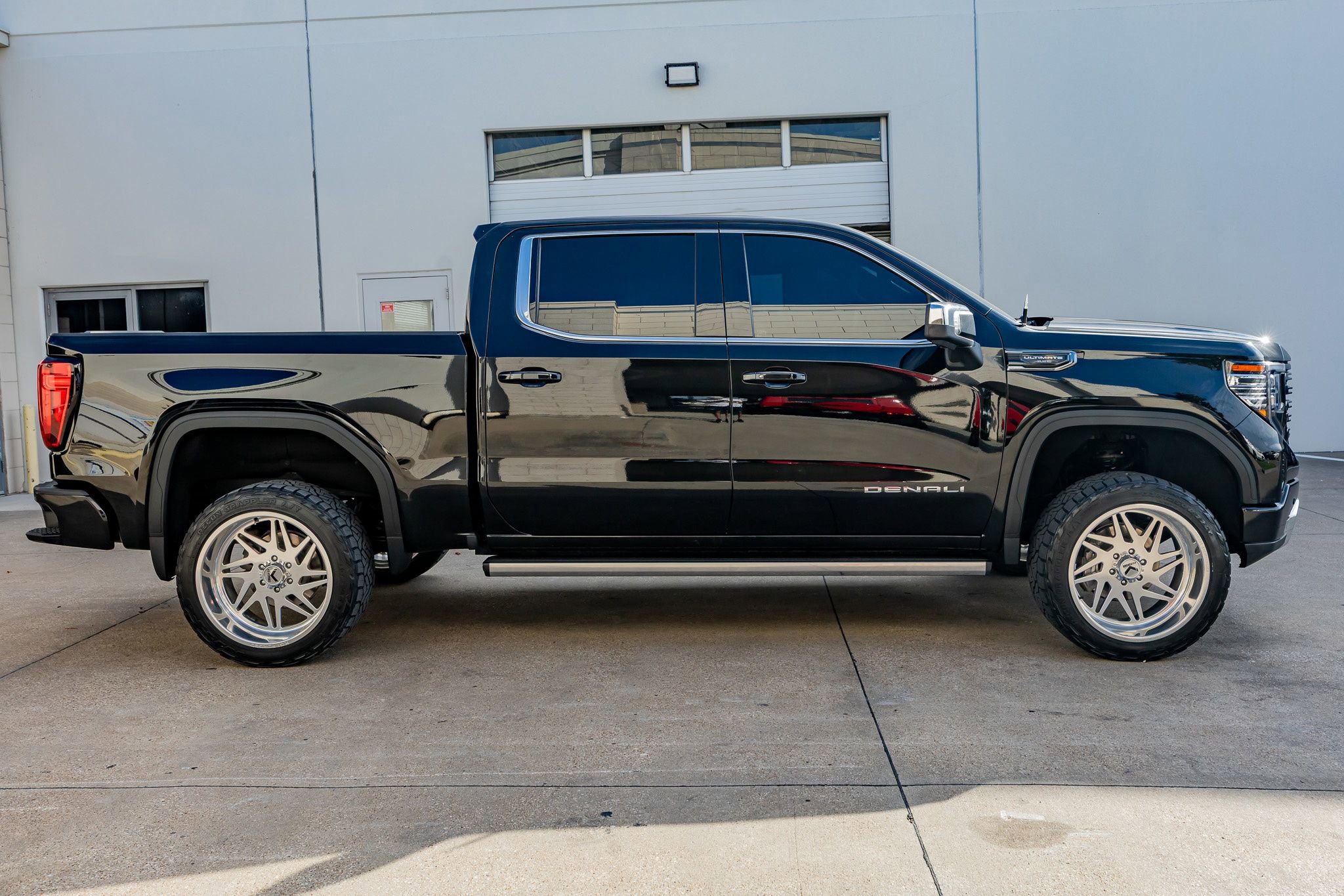 Used 2023 GMC Sierra 1500 Denali Ultimate AWD/4WD image 10