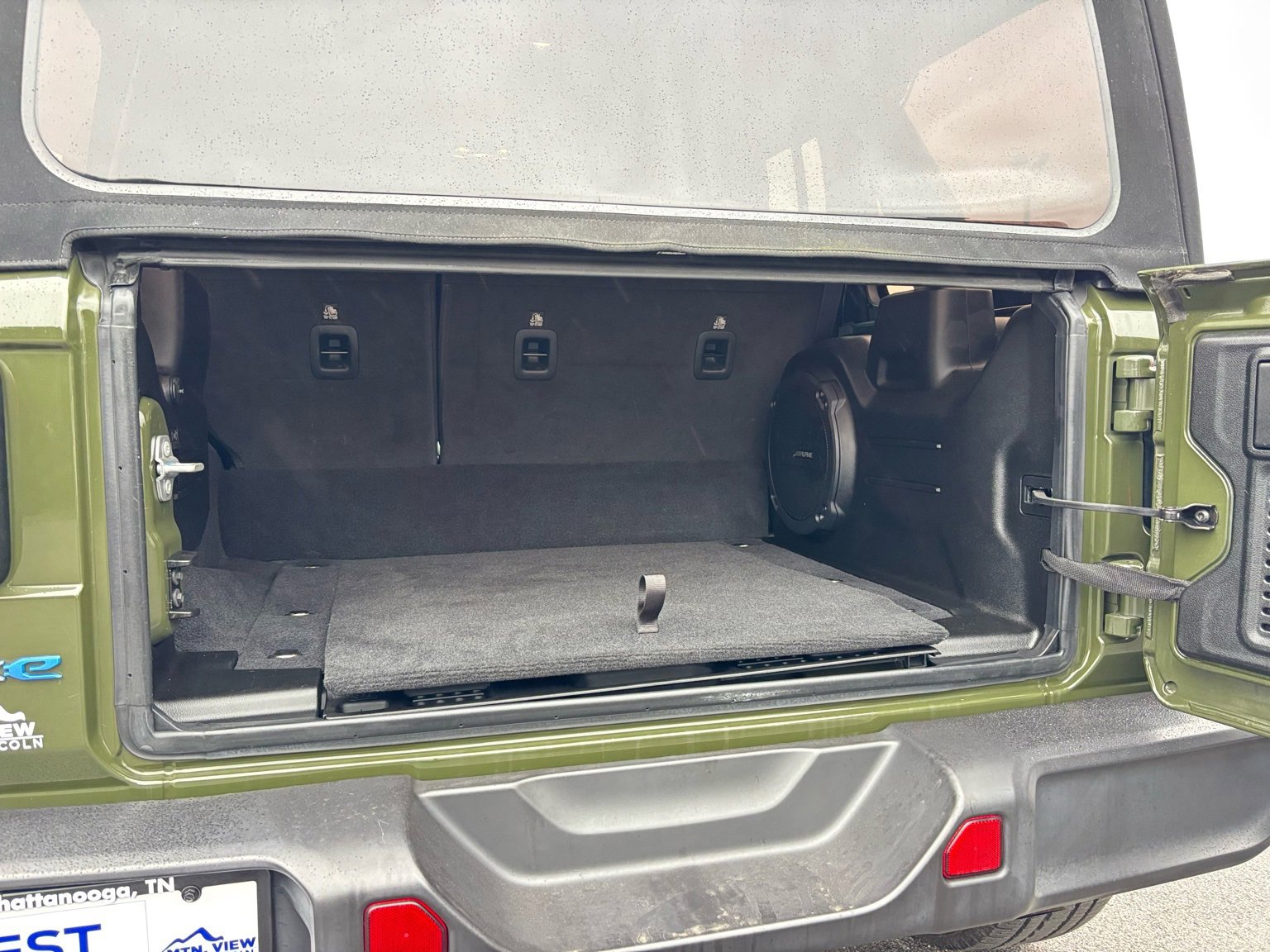 Used 2022 Jeep Wrangler Unlimited Sahara w/ Cold Weather Group image 18