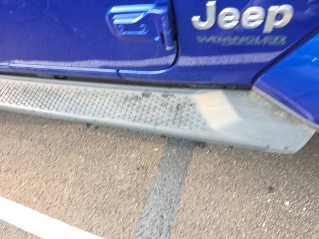 Used 2019 Jeep Wrangler Unlimited Sahara AWD/4WD image 4