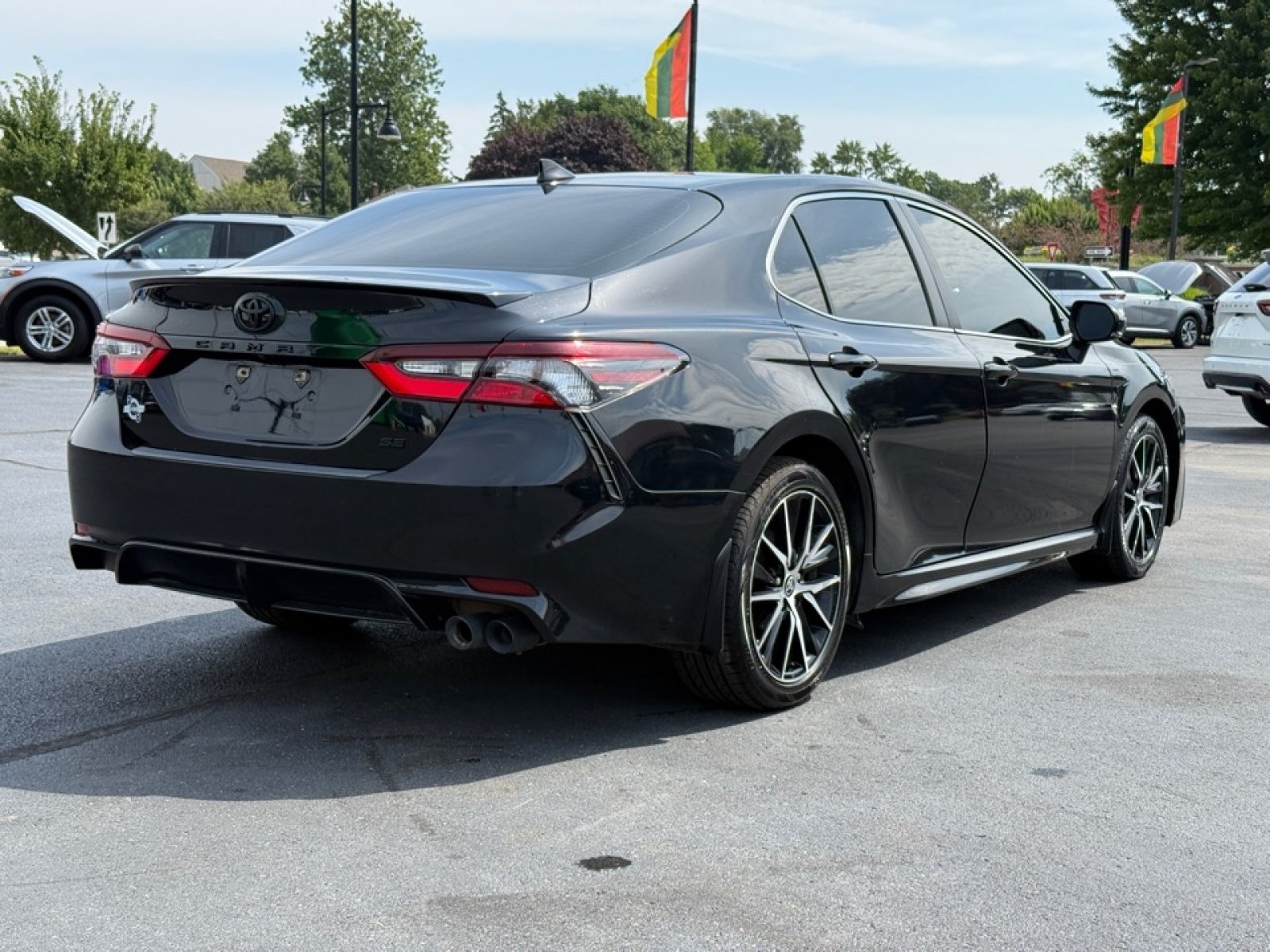 Used 2022 Toyota Camry SE w/ Convenience Package FWD image 8