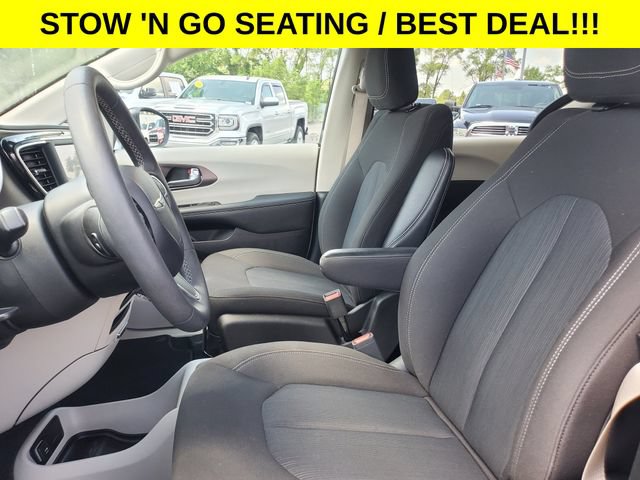 Used 2023 Chrysler Voyager LX FWD image 9