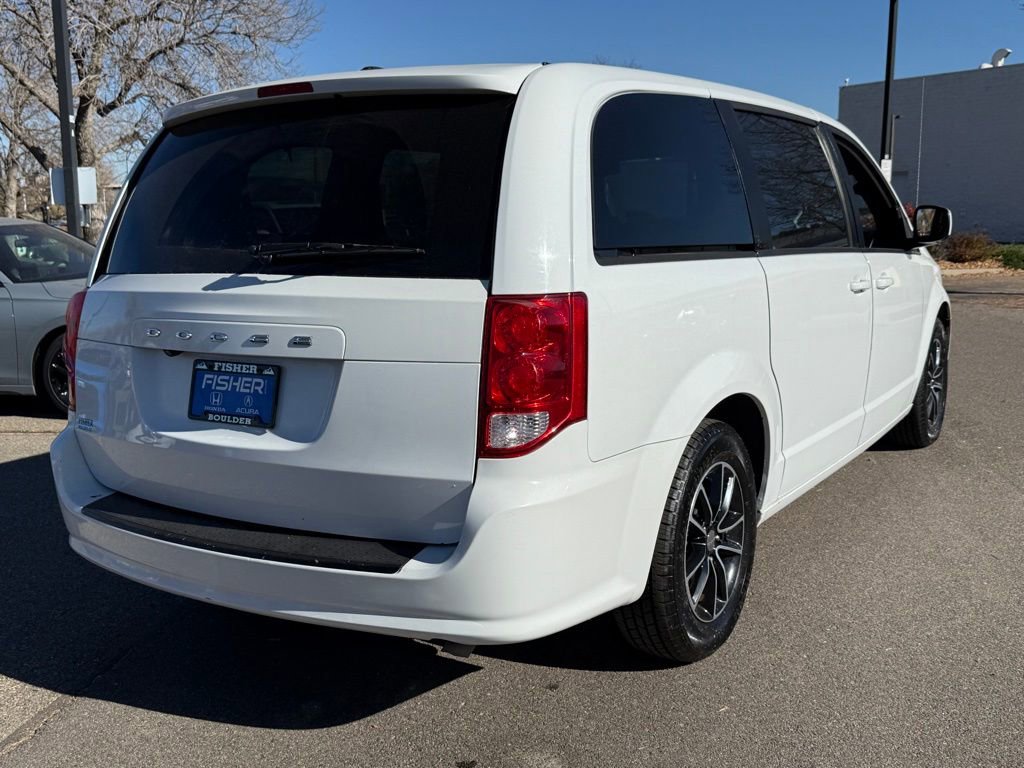 Used 2018 Dodge Grand Caravan SE image 4