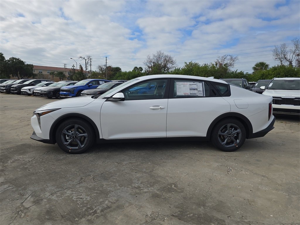 New 2025 Kia K4 LXS image 5