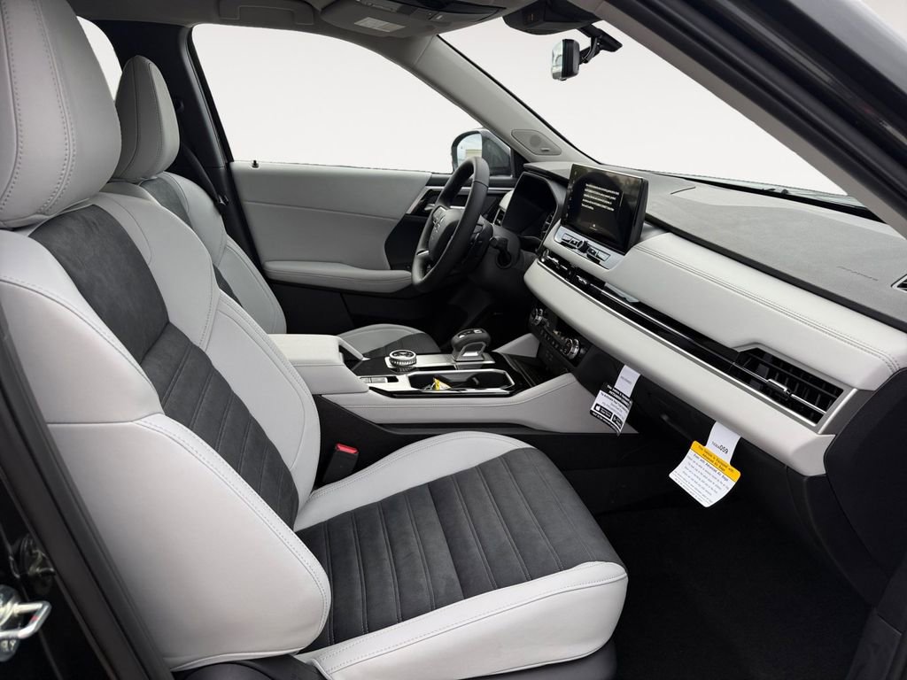 Used 2025 Mitsubishi Outlander SE AWD/4WD image 15