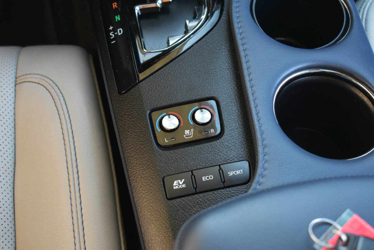 Used 2014 Toyota Avalon Limited w/ Technology Package FWD image 35