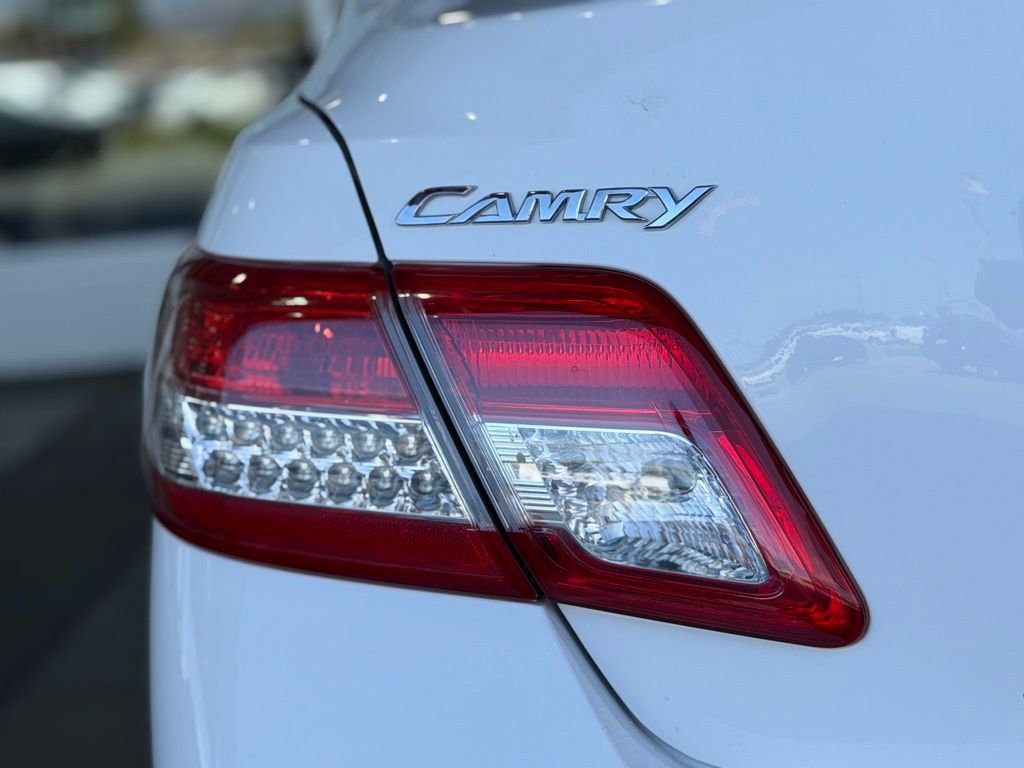Used 2011 Toyota Camry XLE w/ XLE Extra-Value Pkg #2 image 11