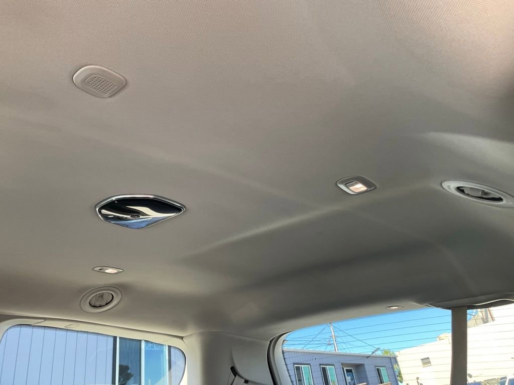 Used 2022 Chrysler Pacifica Touring-L w/ Uconnect Theater Family Group image 35