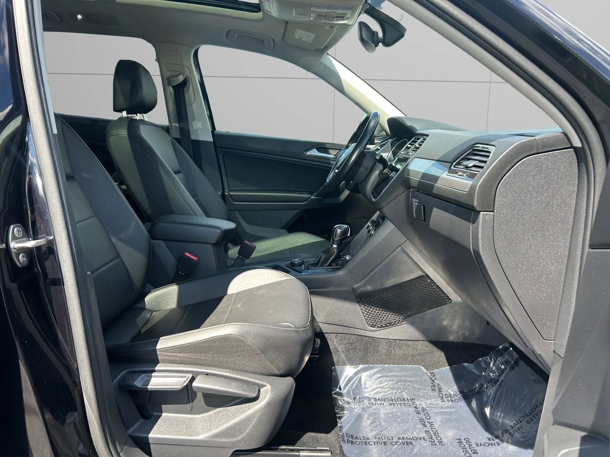 Used 2018 Volkswagen Tiguan SE AWD/4WD image 15