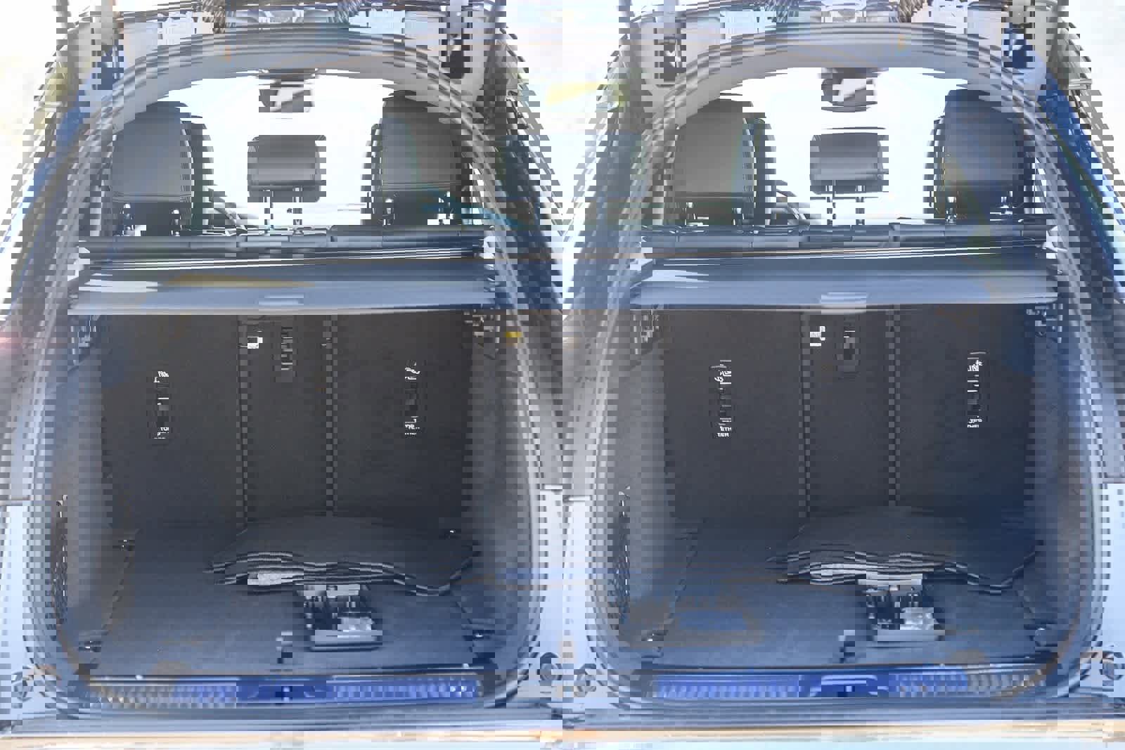 New 2026 Land Rover Range Rover Velar Dynamic SE image 25