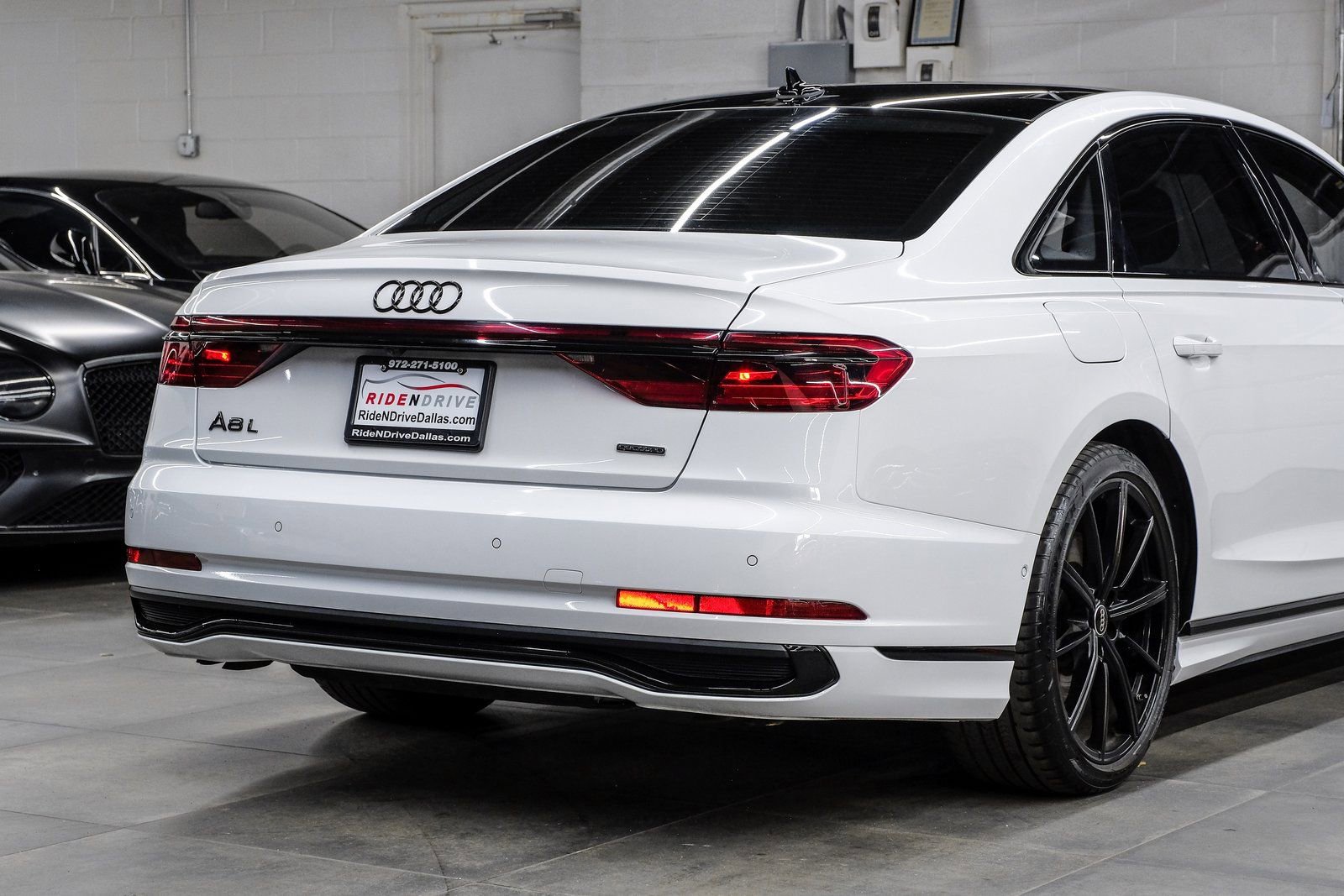 Used 2022 Audi A8 L 3.0T w/ Luxury Package image 14