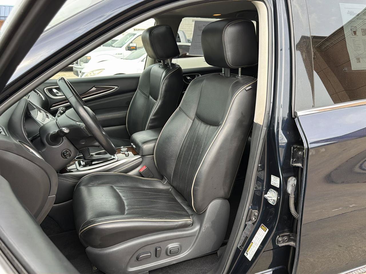 Used 2017 INFINITI QX60 Luxe w/ Deluxe Technology Package AWD/4WD image 11