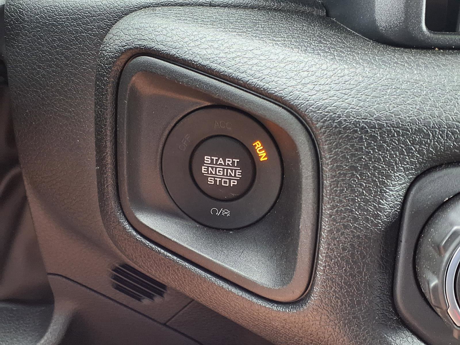 Used 2025 Jeep Wrangler Willys AWD/4WD image 10