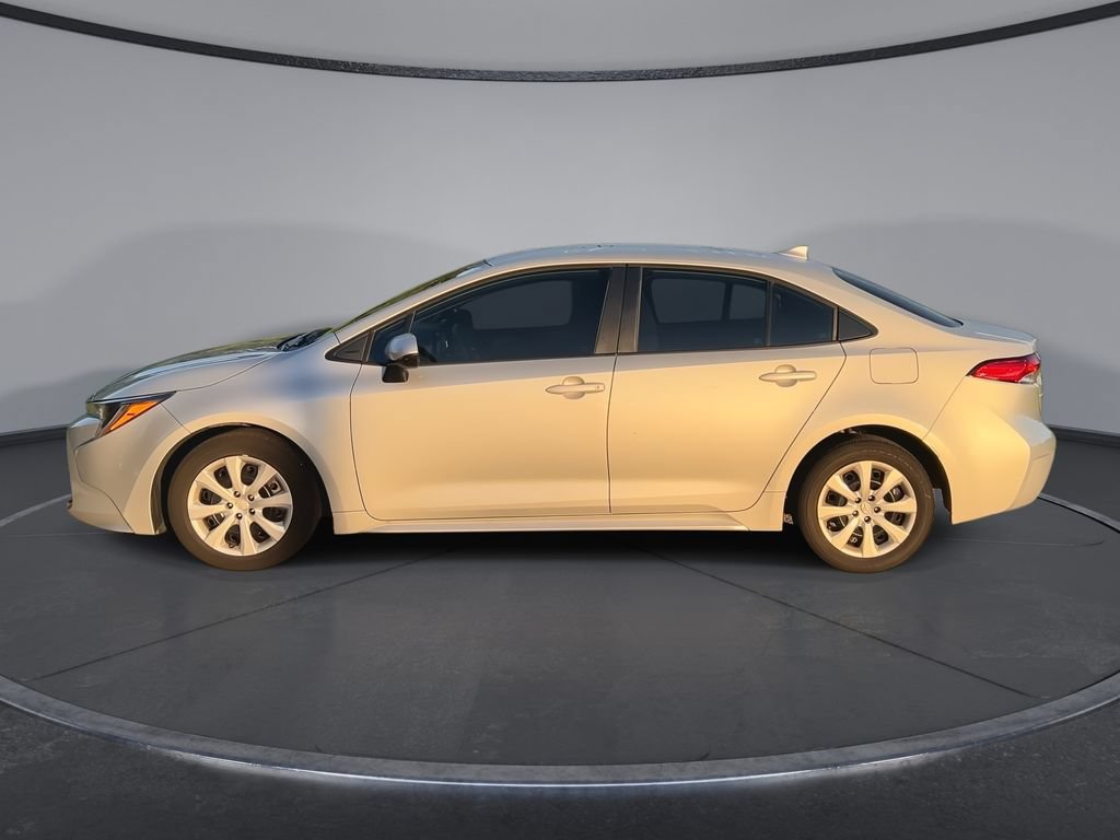 Used 2024 Toyota Corolla LE FWD image 5