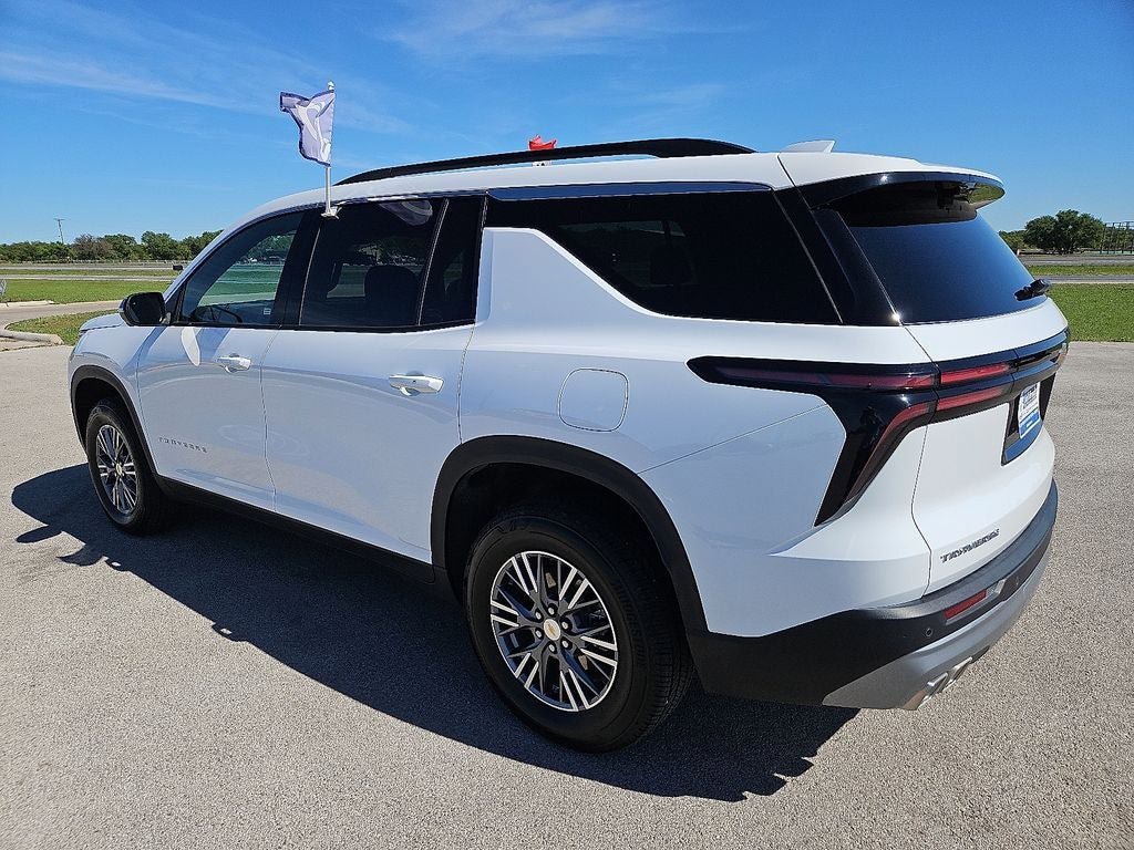 Used 2026 Chevrolet Traverse LT w/ Driver Confidence Package FWD image 4