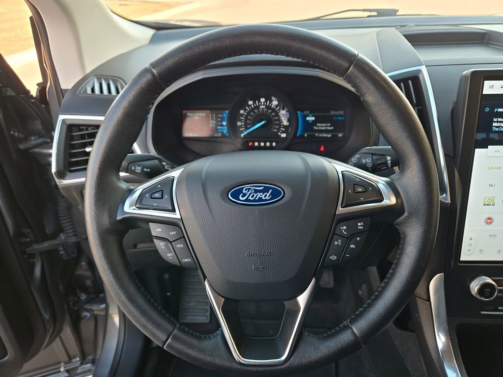 Used 2024 Ford Edge Titanium image 14