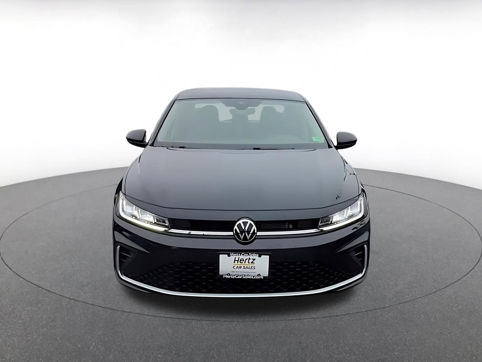 Used 2025 Volkswagen Jetta SE image 4